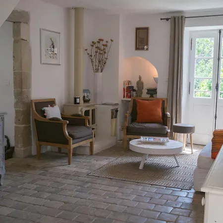 Maison De Charme, Jardin Et Piscine Proche D'uzes *